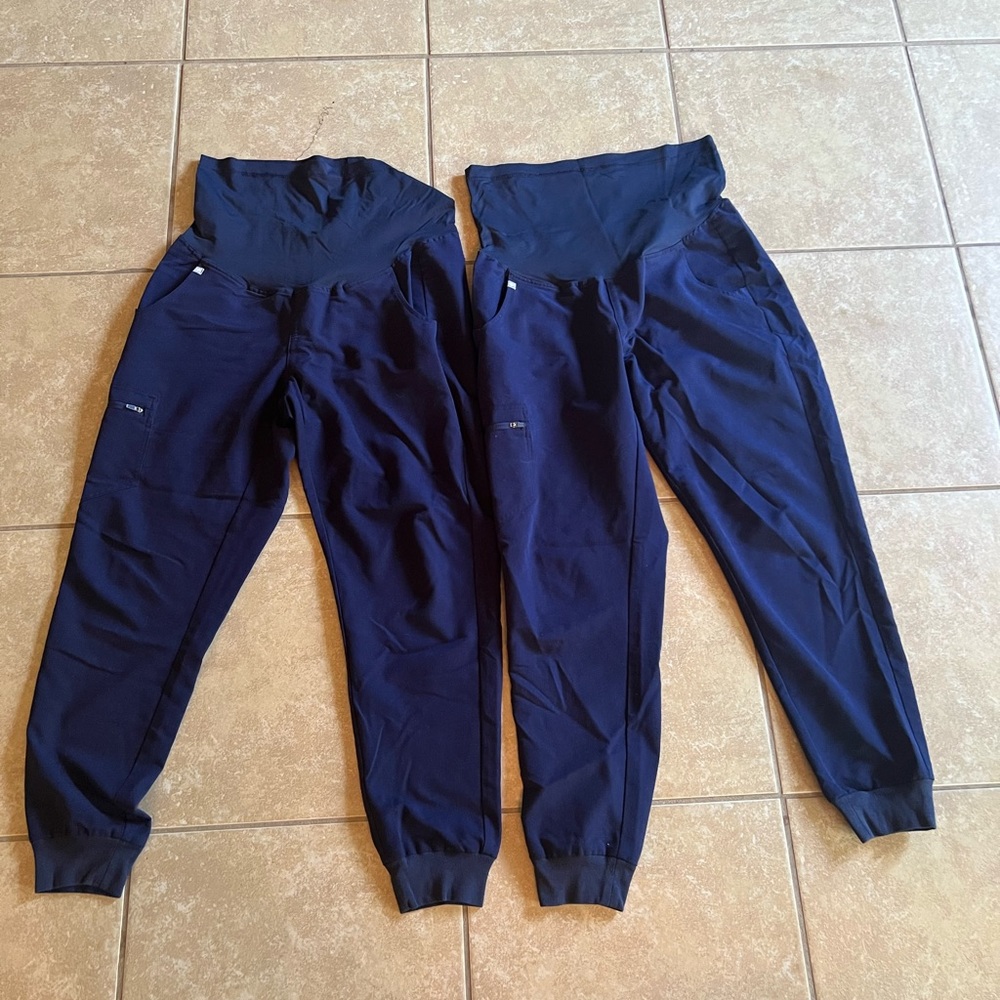 Maternity scrubs
